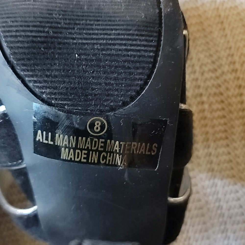 High Heel - Picture 4 of 4